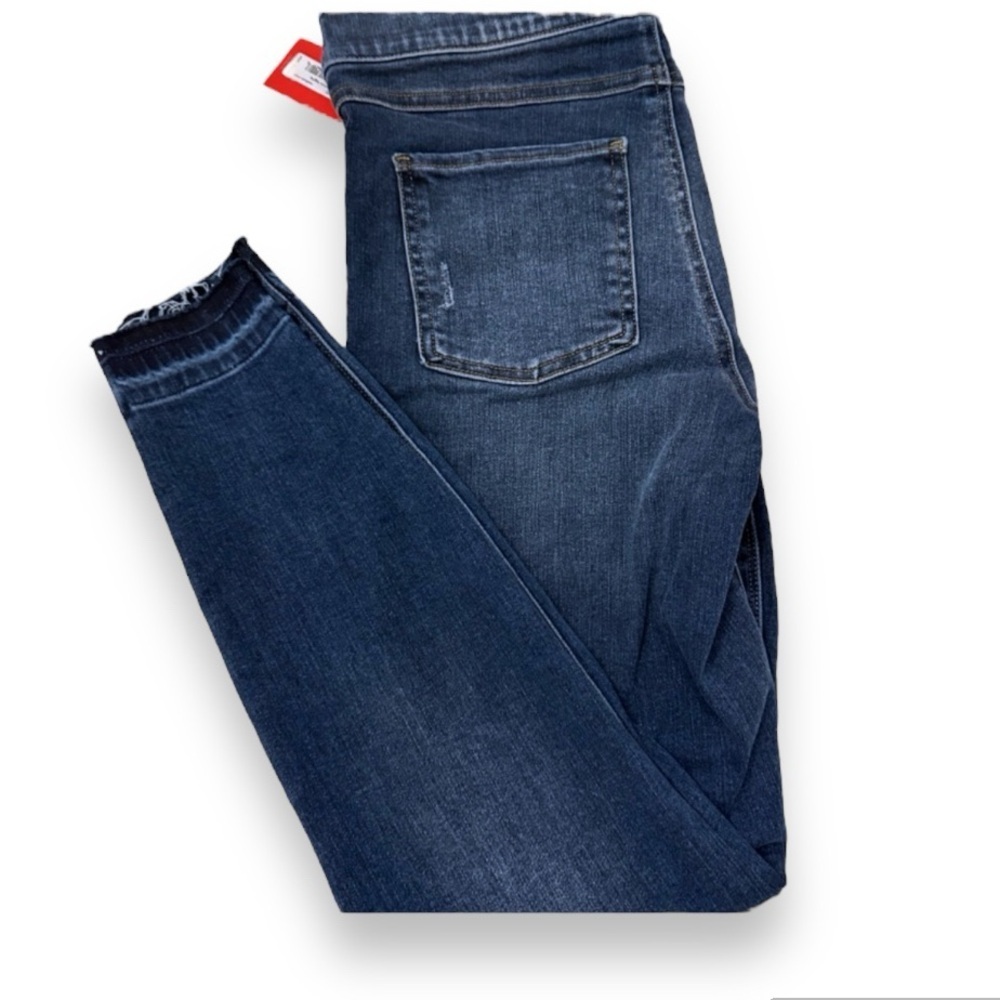 New with Tags - Spanx - Distressed Denim Ankle jean - Size Medium​
